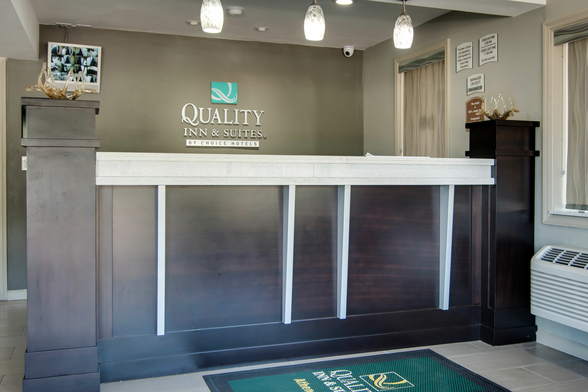 Quality Inn & Suites Athens University Area Екстер'єр фото